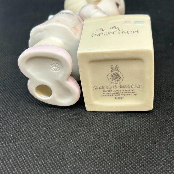Precious Moments "Sharing is universal" 1987 membership figurine - Picture 5 of 5